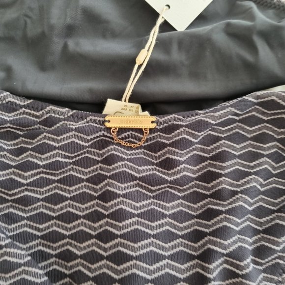 Tigerlily Maelys Sexy One Piece in Noir Size 10 and 14 - Picture 7 of 9